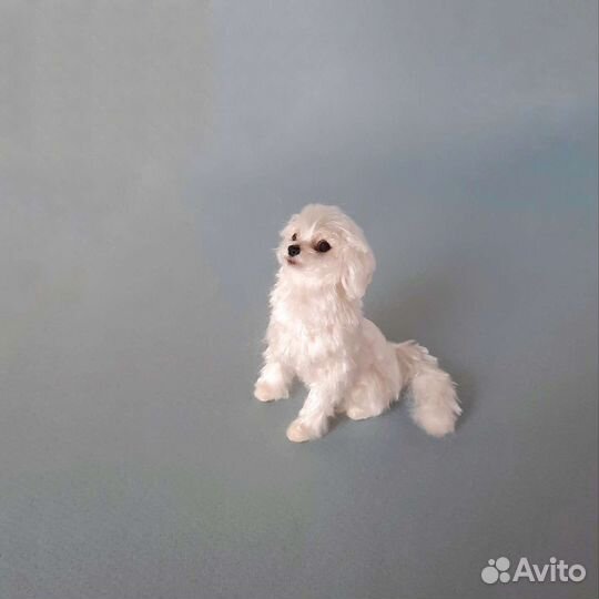 Собачка белая мальтезе ручной работы. Фигурка 10