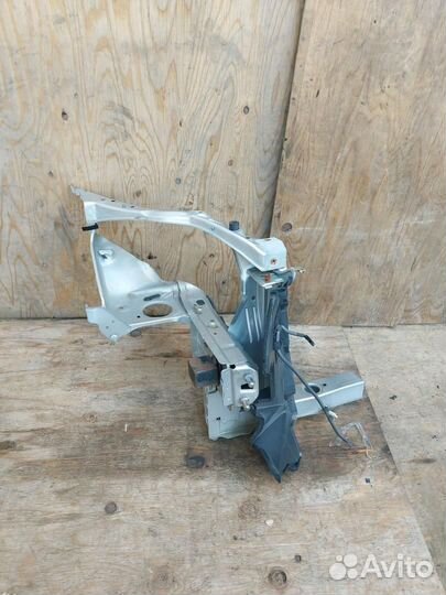 Передняя панель (телевизор) Toyota Prius 2 NHW20