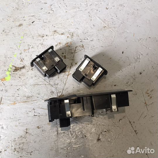 Кнопка стеклоподъемника Jeep Grand Cherokee WK2