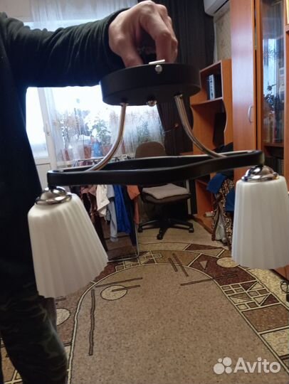 Продается люстра потолочная