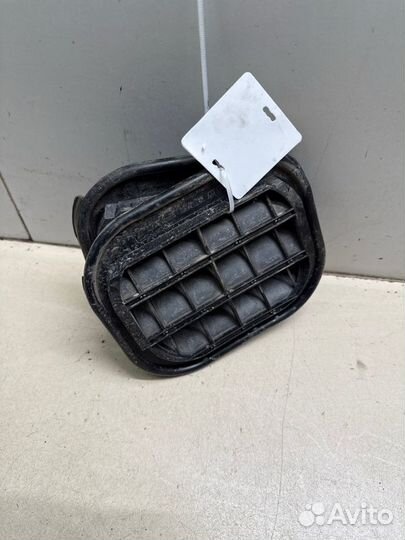 Решетка вентиляционная Volvo V40 универсал B4204T3