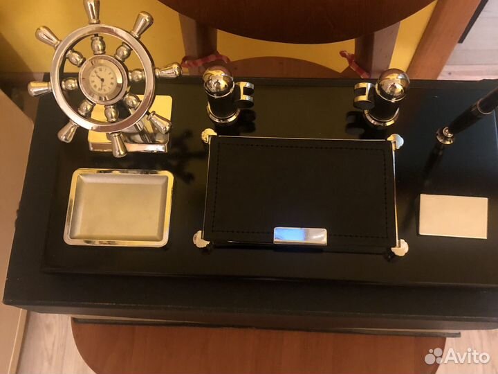 Набор подарочный - офисный-подставка и ручка