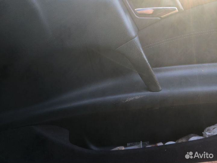 Салон на мерседес е 210