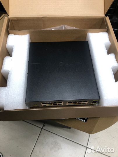 Коммутатор D-Link DES-1018MP