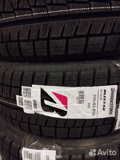 Bridgestone Blizzak Revo GZ 205/65 R16