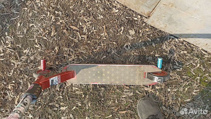 Самокат с пегами, разноколесный