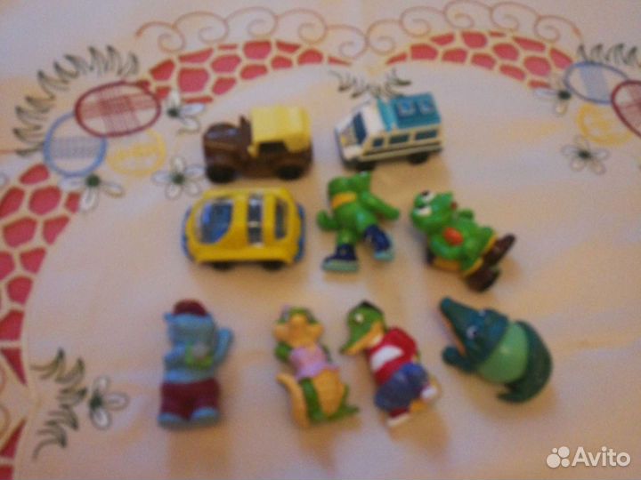 Машинки и другие игрушки киндерсюрприз