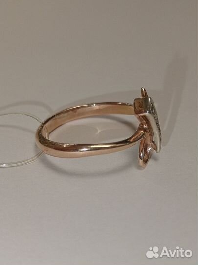 Золотое кольцо с бриллиантом