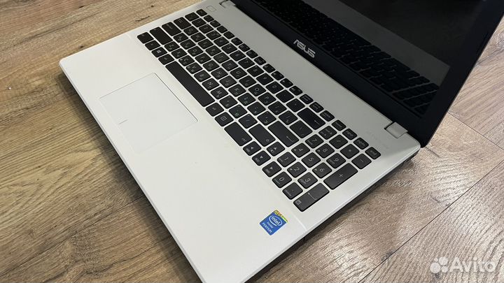 Симпатичный белый Asus