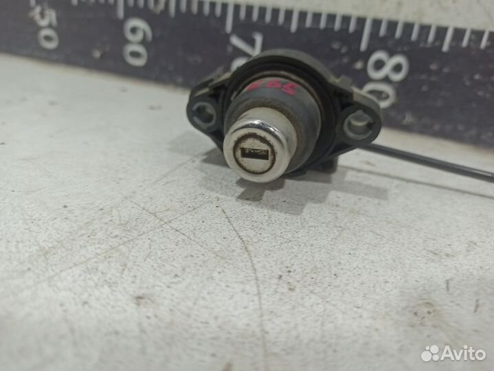 Вставка замка багажника