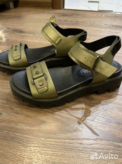 Босоножки для девочки