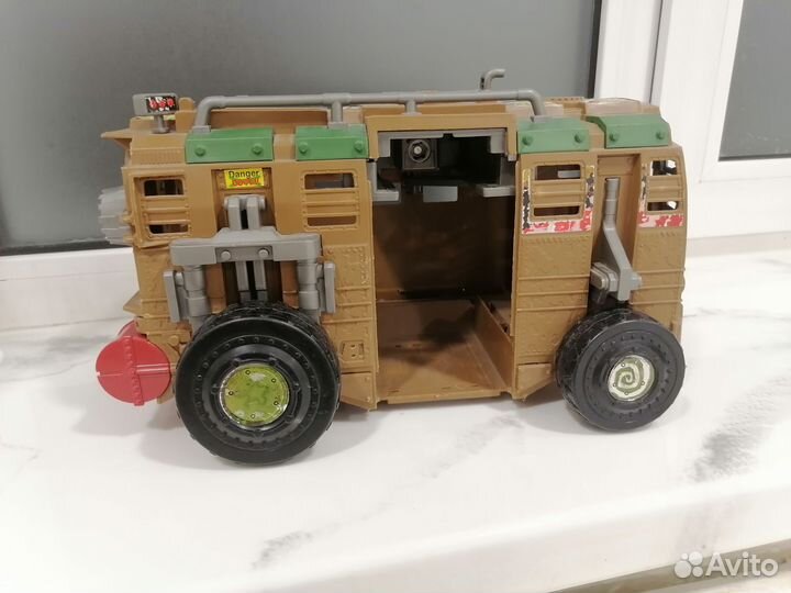 Боевой фургон для подземелья из набора Playmates