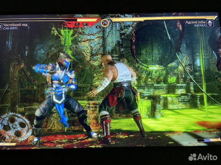 Xbox One X + 2 геймпада + 470 игр