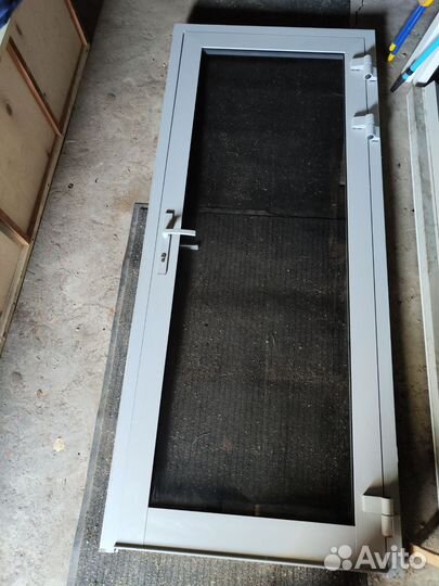 Дверь стеклянная