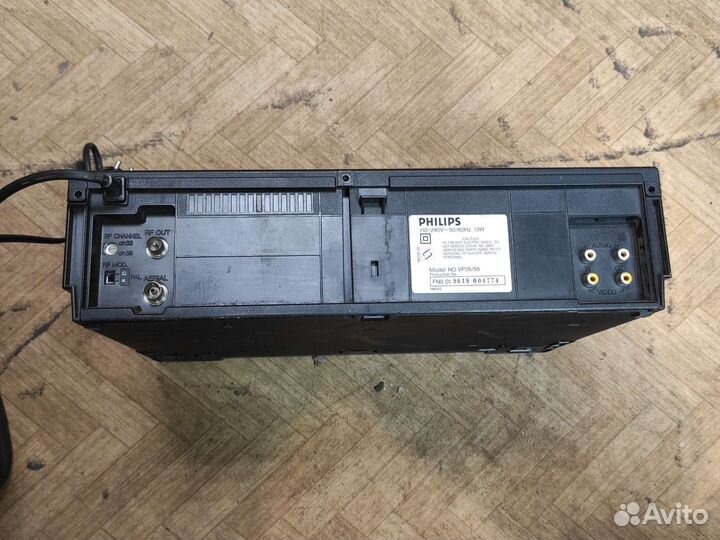 Видеомагнитофон. philips
