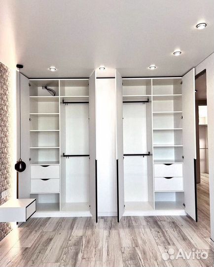 Шкаф распашной створчатый