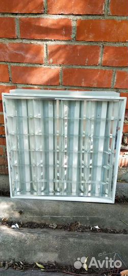 Светильник потолочный люминисцентный