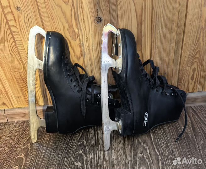 Коньки фигурные, р. 42