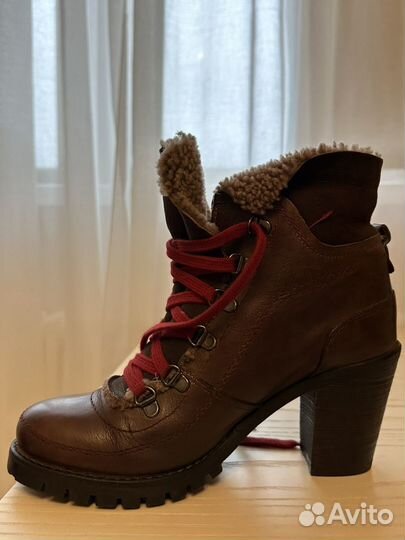 Ботинки женские на каблуке