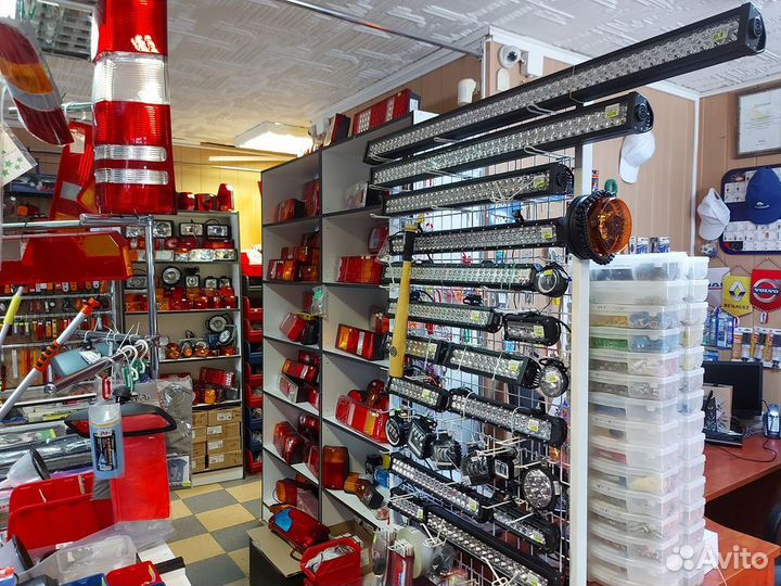 Стекло п/т фары Volvo F-13 2008- левое (691611)