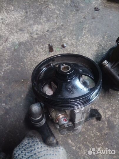 Насос гидроусилителя Opel Insignia A18XER 2011