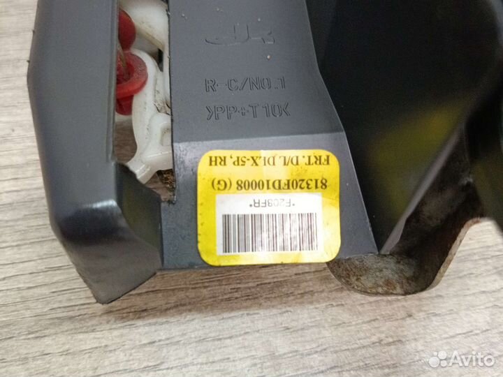 Замок передней правой двери kia Rio 1