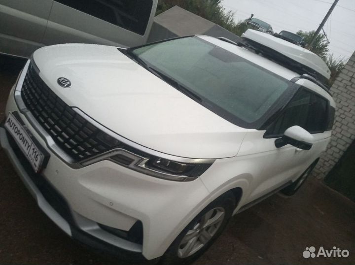 Автобокс Kia Carnival 2021 глянец белый