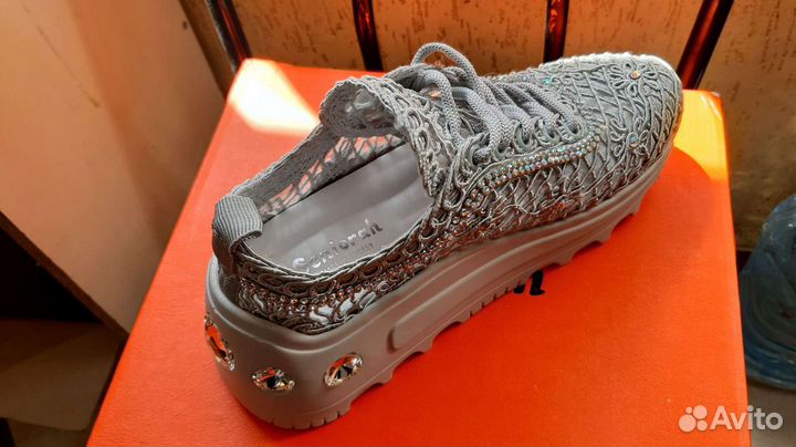 Кроссовки женские 37 размера