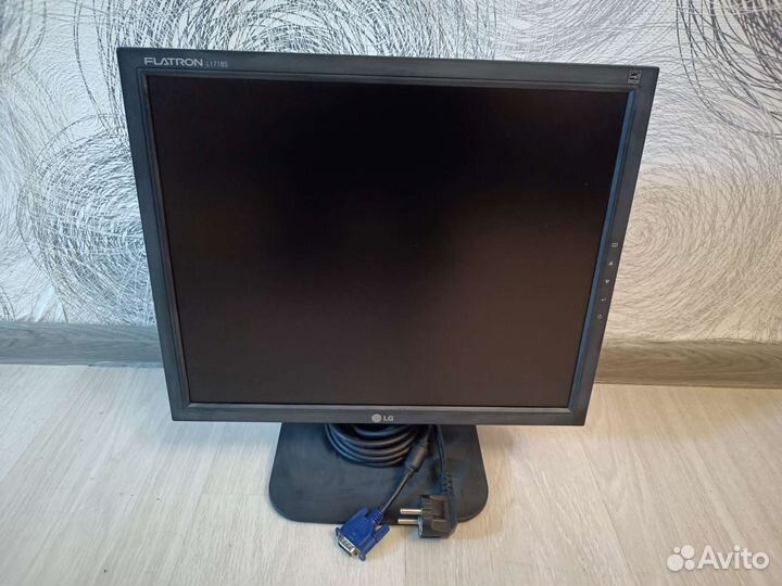 Монитор LG flatron L1718S