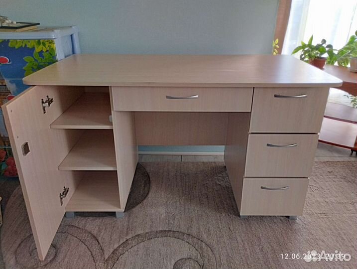 Письменный стол