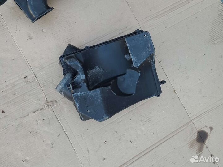 Корпус воздушного фильтра Opel Zafira A Z22SE