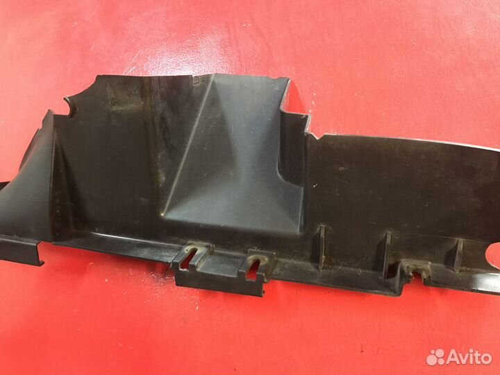 Воздуховод радиатора левый Volkswagen Touareg 7L