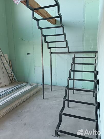 Лестница на металлокаркасе