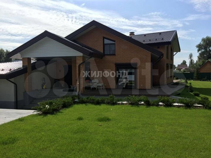 Коттедж 542,9 м² на участке 22,8 сот.