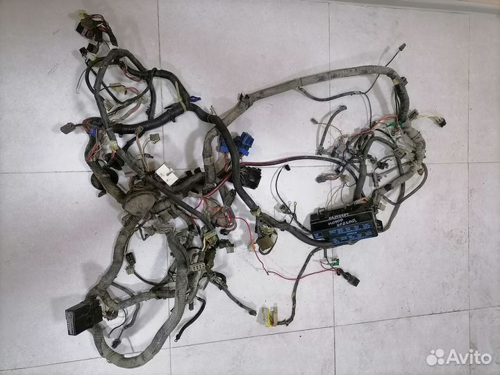 Проводка двс подкапотная Nissan Bluebird 1983-90