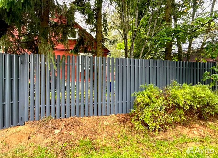 Забор из профнастила, откатные ворота