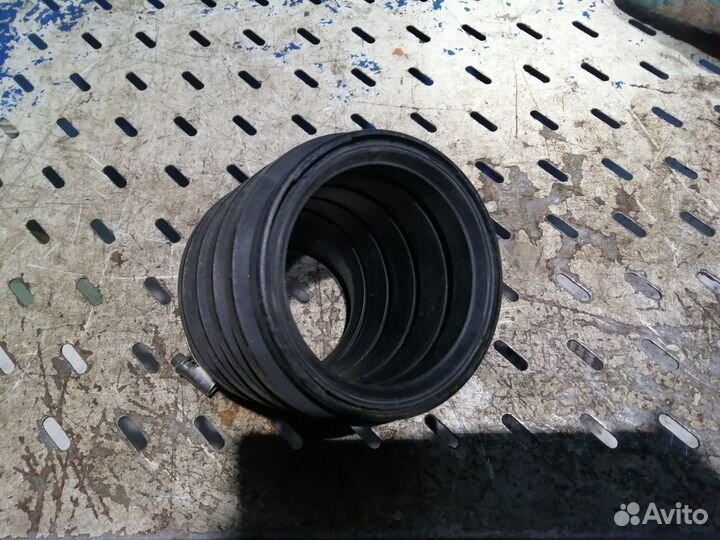 Патрубок воздушного фильтра М112 Mercedes