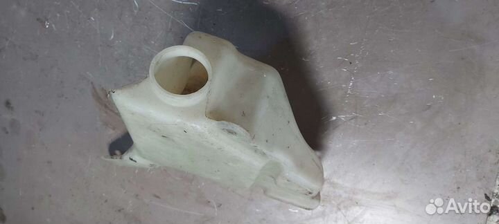 Бачок омывателя на Nissan Serena c23