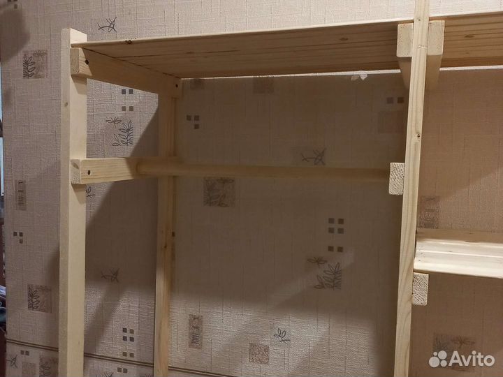 Стеллаж с вешалкой