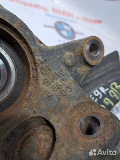 Кулак передний правый Bmw Х3 E83 N52B25 2009