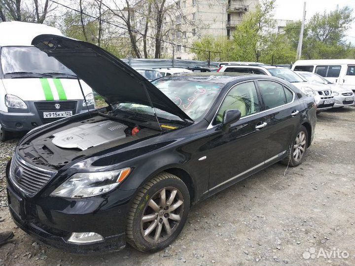 В разборе lexus LS600H