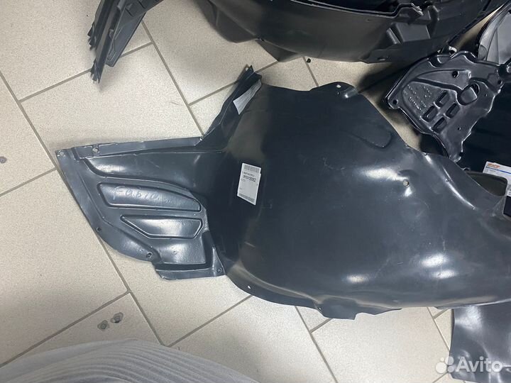 Подкрылок передний левый Skoda Fabia