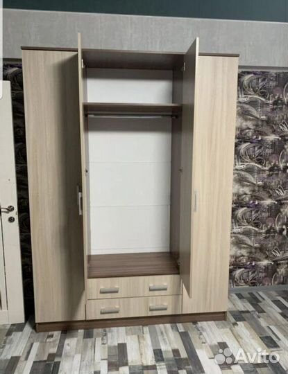 Шкаф распашной с зеркалом Новый 160 см