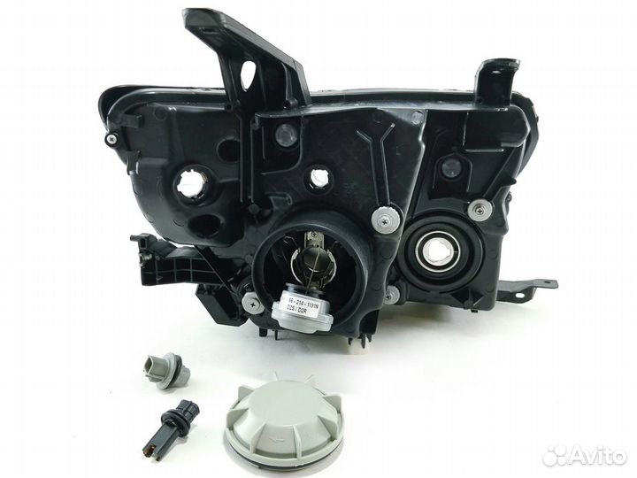 Фара левая Mitsubishi Pajero 4