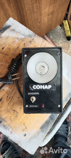 Зарядное устройство, и отпугиватель птиц