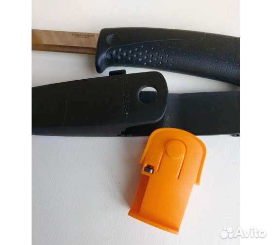 Нож Fiskars / Фискарс с чехлом-точилкой