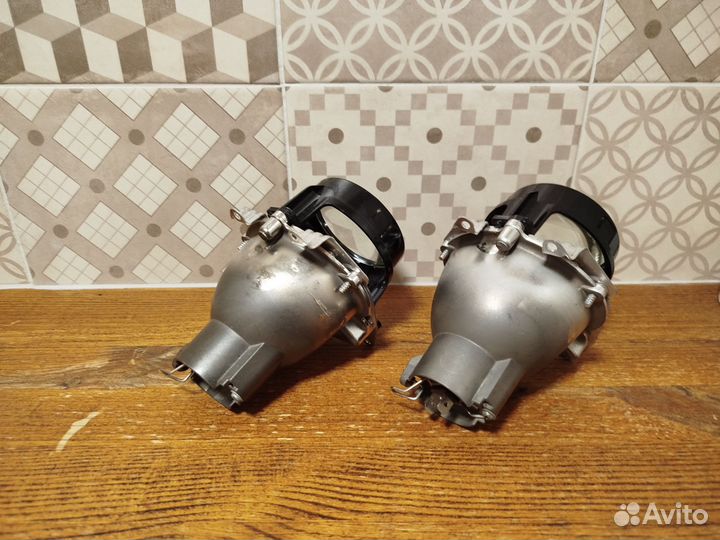 Продам линзы для Тойота Авенсис 2007 года