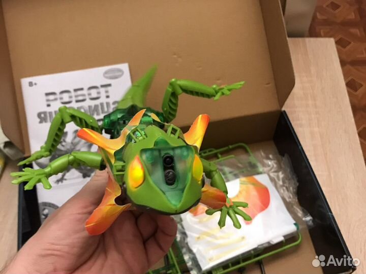 Робот ящерица интерактивный