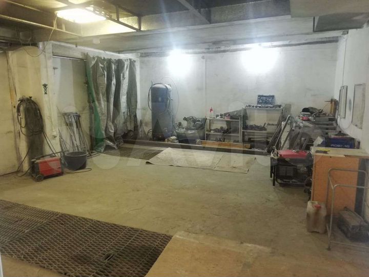 Гараж, > 30 м²