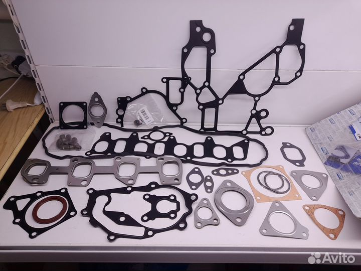 Nissan Patrol V (Y61) Комплект прокладок Новый